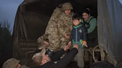 Ejército rescata a familias y mascotas aisladas tras desborde del río Huaqui en Los Ángeles