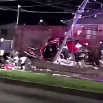 Hombre muere tras violento choque contra poste y volcamiento en avenida Los Ángeles, La Tribuna