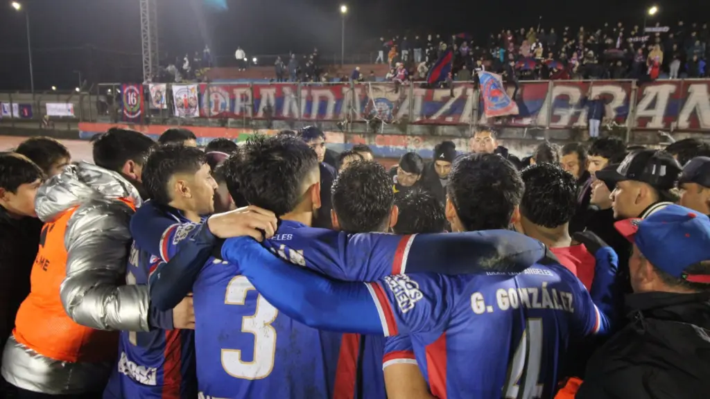 Bajo la lluvia y con el corazón en la cancha, Iberia celebró una valiosa remontada ante Vicente Pérez Rosales, La Tribuna