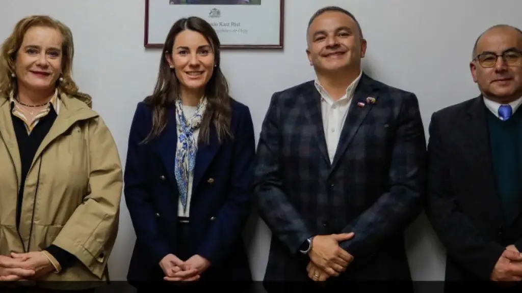 Diputada Weisse y alcalde Pablo Vegas plantean a ministra de Educación prioridades para Los Álamos en retiro docente y educación pública