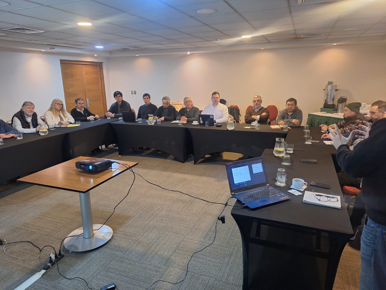 Registro de la reunión realizada en Los Ángeles. / Comunicaciones FEDELECHE F.G.