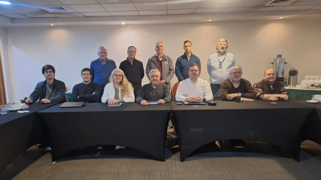 El directorio de Fedeleche se reunió de manera presencial en Los Ángeles junto a dirigentes locales para analizar la hoja de ruta productiva nacional, los estudios de metano con el equipo GreenFeed y las estrategias de asociatividad gremial en el sur.
