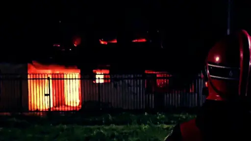 Incendio dejó una vivienda destruída y un adulto mayor damnificado en Los Ángeles