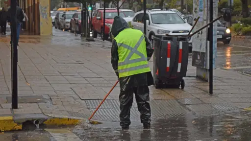 Sistema frontal deja anegamientos, caída de árboles y daños en infraestructura en Los Ángeles
