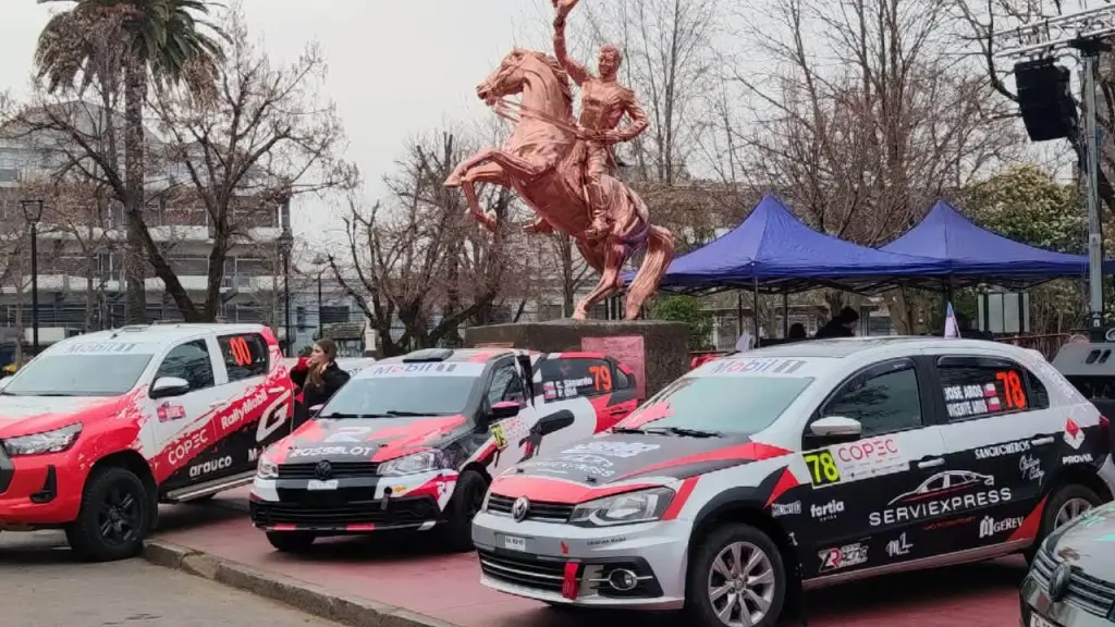 La ceremonia de inicio de la caravana en la Plaza de Armas marcó el inicio formal de la fiesta deportiva que conectará a las 33 comunas de cara al campeonato mundial de septiembre.