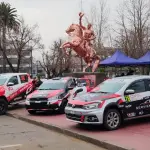 La ceremonia de inicio de la caravana en la Plaza de Armas marcó el inicio formal de la fiesta deportiva que conectará a las 33 comunas de cara al campeonato mundial de septiembre.