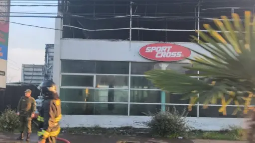 ACTUALIZACIÓN: Controlan incendio en exgimnasio e investigan sus causas