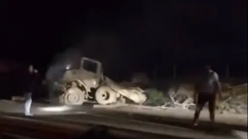 Camión colisiona con vehículo militar y deja a funcionario del Ejército fallecido en Ruta 5 Sur de Los Ángeles