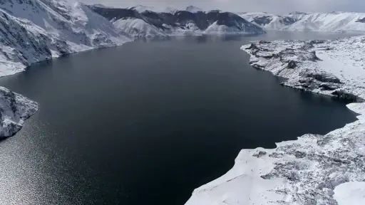 Lago Laja sigue en niveles críticos: registra 63% menos agua que su promedio histórico