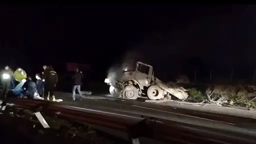 Camión colisiona con vehículo militar y deja a funcionario del Ejército fallecido en Ruta 5 Sur de Los Ángeles