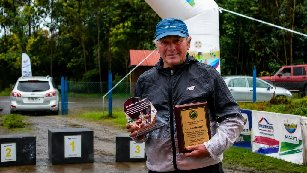 Solén Hernández, reconocido atleta por su larga trayectoria. Imagen de la primera versión de la competencia, que lleva su nombre, fue distinguido por la organización, La Tribuna