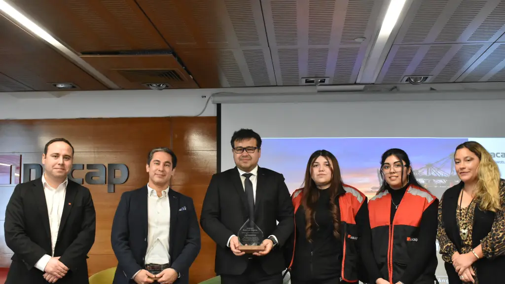 Expositores nacionales y autoridades académicas de INACAP Sede Los Ángeles dialogaron sobre las tendencias de la cadena de suministro, la competitividad de la infraestructura portuaria y la formación de profesionales en logística, durante la conferencia magistral realizada en la sede.