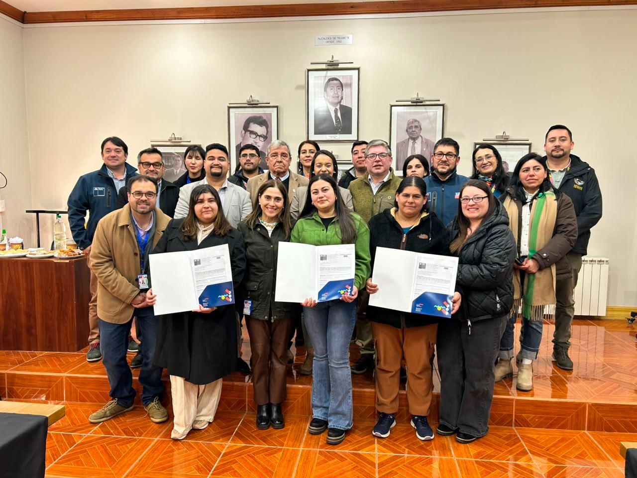 Entrega de certificados / Municipalidad de Negrete