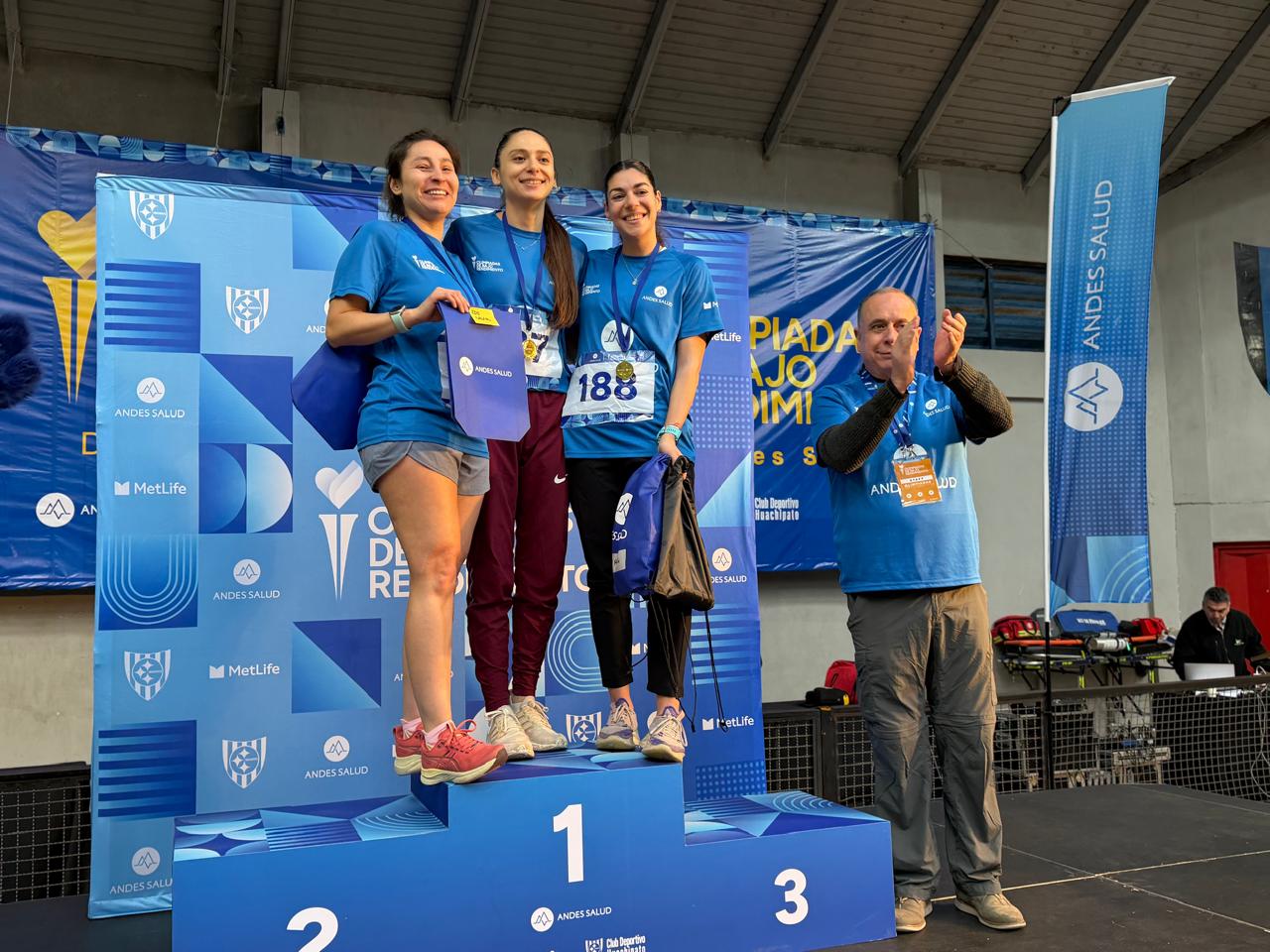 El evento se desarrolló en el gimnasio principal del Club Deportivo Huachipato, cuyos espacios permitieron desarrollar las actividades pese a las condiciones climáticas. / Andes Salud