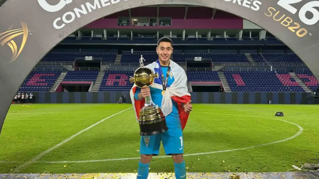 Fabiano Avello Leal, arquero nacido en Nacimiento, vive el momento más importante de su joven carrera y se prepara para defender a Santiago Wanderers en una histórica final internacional ante el Real Madrid, La Tribuna