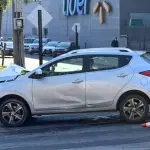 Uno de los automóviles presentó daños de consideración en su parte frontal y lateral., Cedida