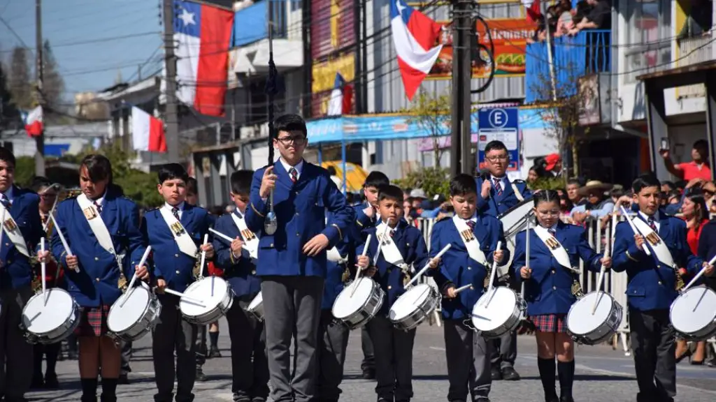 Cientos de familias se reunieron en la Plaza Cívica para disfrutar del tradicional Desfile Urbano., La Tribuna