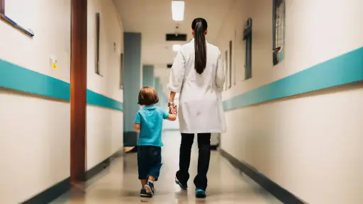 Proyecto obliga a informar en 24 horas cuando un niño sea abandonado en un hospital
