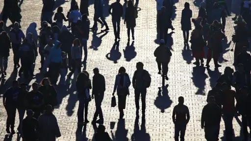 Jóvenes ninis alcanzan su nivel más alto desde 2023: 21,6% no estudia ni trabaja en Chile