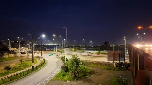 Hualpén refuerza seguridad nocturna con nueva iluminación en avenida Colón