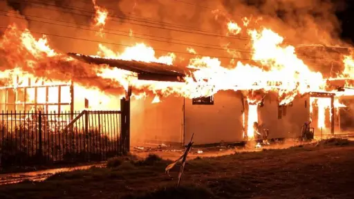 Incendio en hogar de adultos mayores en Pitrufquén deja 16 personas fallecidas