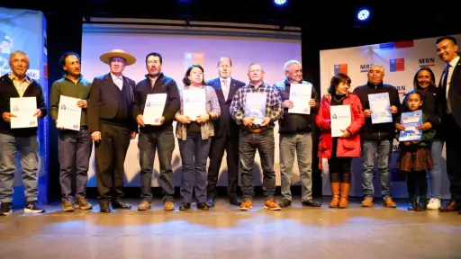 Familias de sectores rurales concentran entrega de 162 títulos de dominio en Los Ángeles