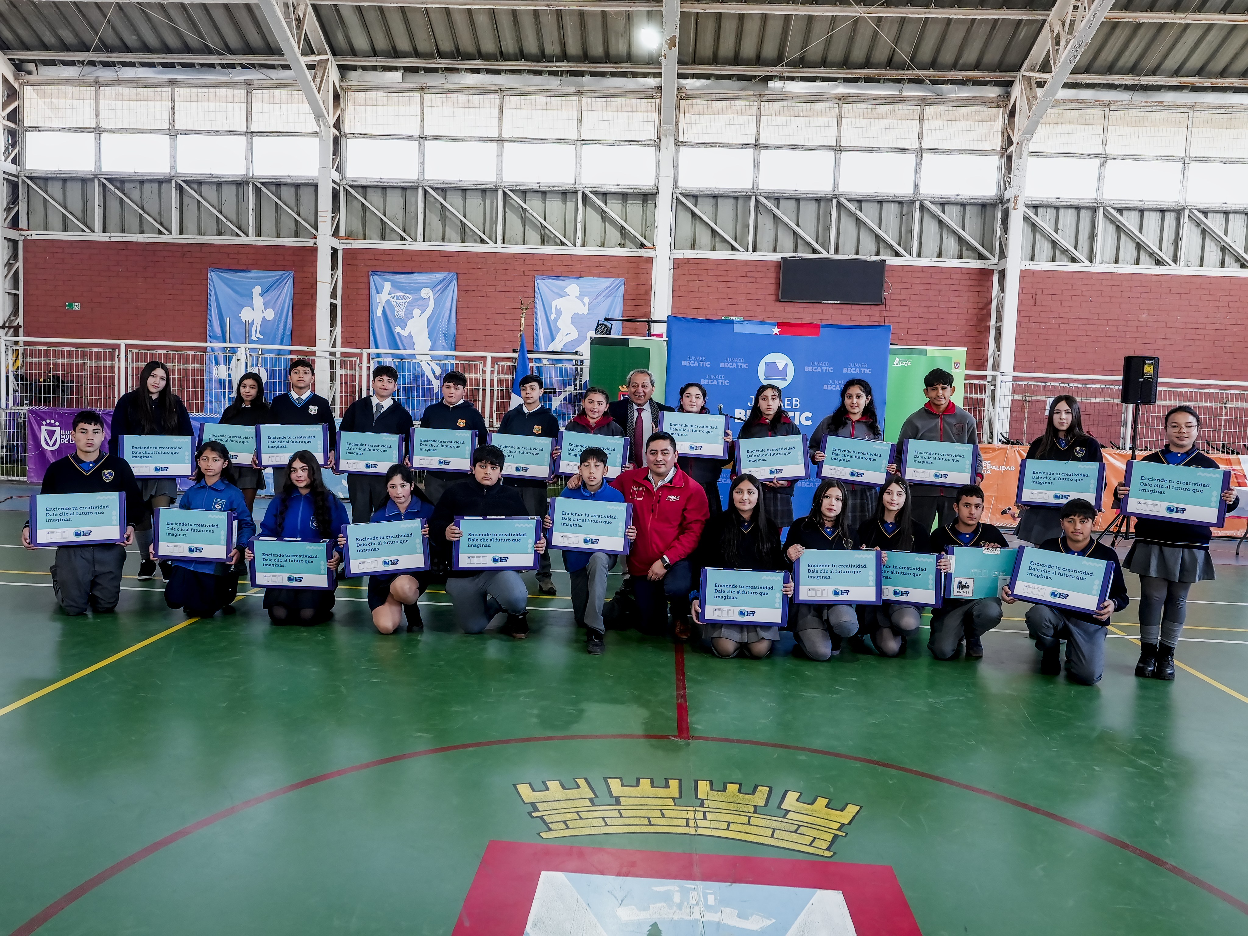 181 estudiantes son los beneficiarios con la entrega para la comuna de Laja. / Municipalidad de Laja
