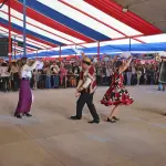 Pie de cueca de autoridades en la inauguración de la Fonda Municipal de Laja.