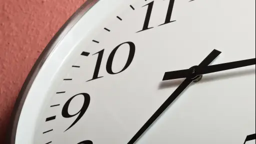 Cambio de hora en Chile: este sábado comienza el horario de verano y estas regiones mantendrán sus relojes
