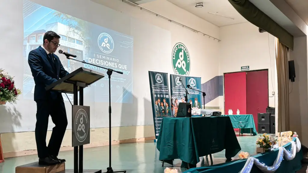 Registro Seminario Decisiones que construyen futuro | Liceo Comercial Diego Portales Palazuelos
