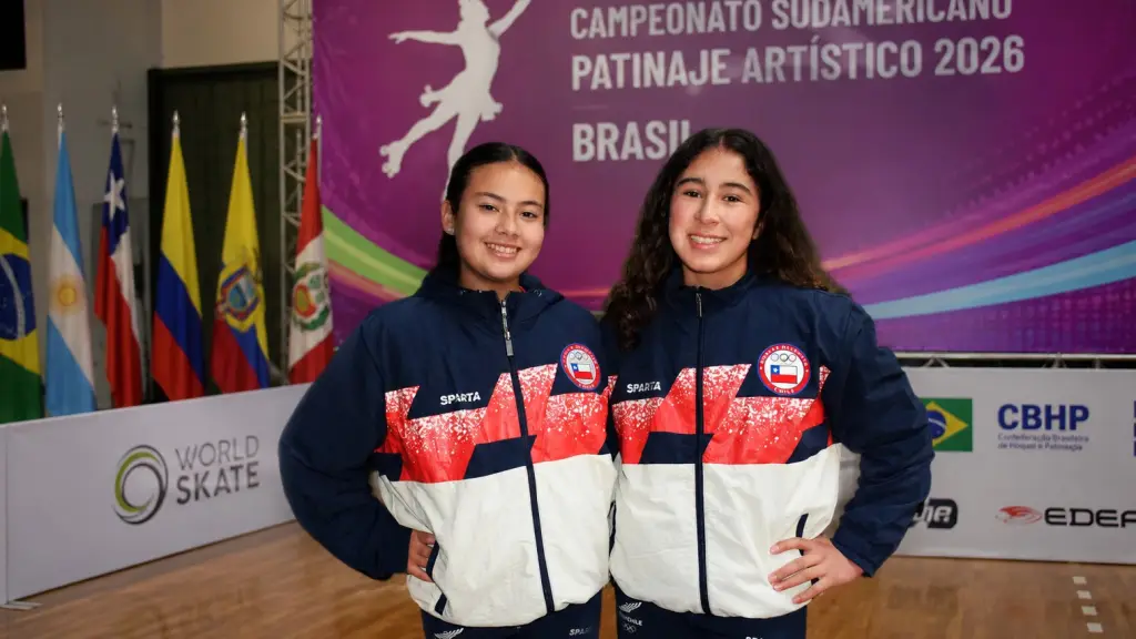 Renata Figueroa y Martina Riquelme, las pequeñas representantes del Club Rainbow, posan orgullosas tras una intensa temporada que las llevó hasta el Sudamericano de Brasil y posteriormente a competir en Santiago, La Tribuna