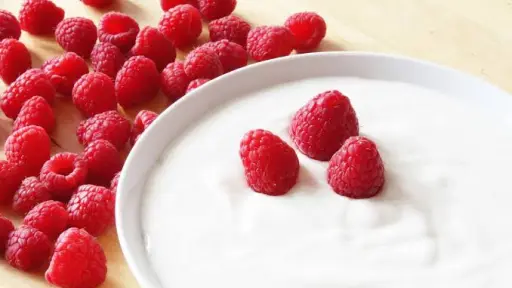 Nutrición y salud: el yogur entero recupera terreno tras años bajo el estigma de las grasas