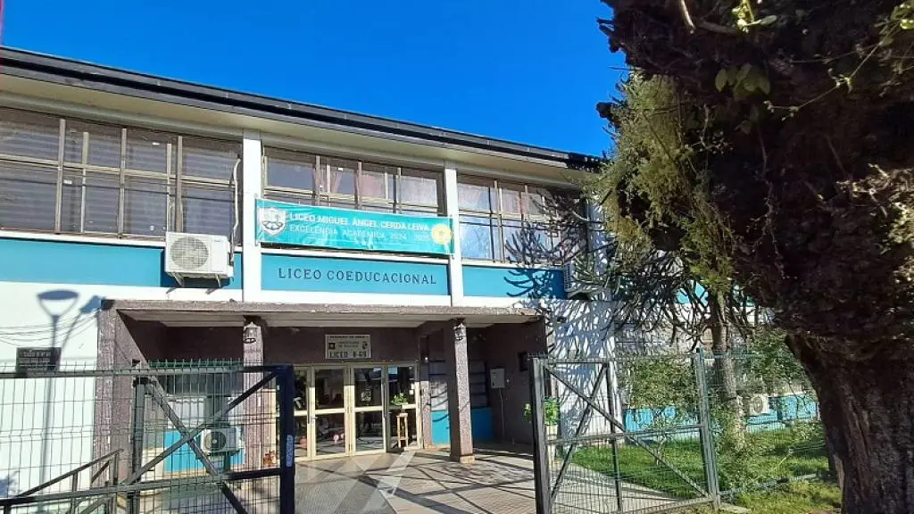 Liceo Miguel Ángel Cerda Leiva, La Tribuna
