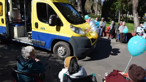 Nenita hace realidad una espera de 12 años y entrega ambulancia al Hogar Don Orione