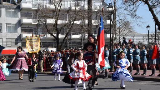 El desfile que podría quedar como el último organizado por el DAEM de Los Ángeles