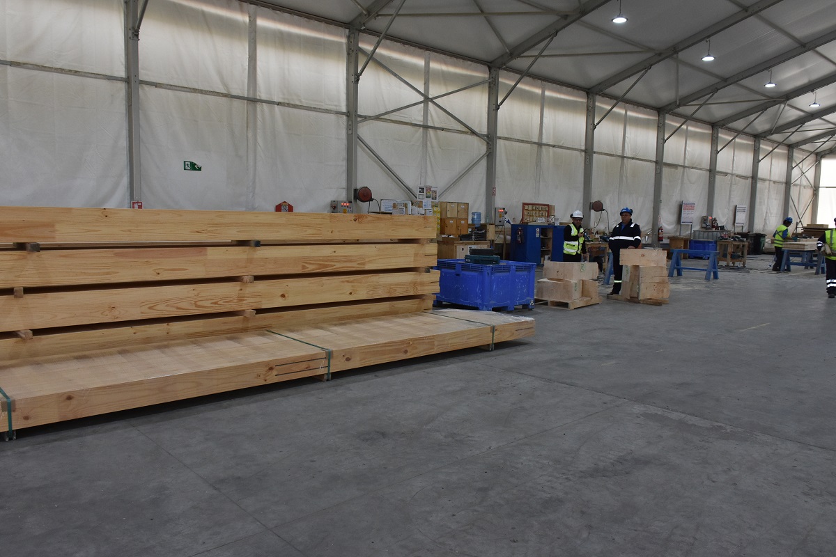 En la planta Niuform se fabrican elementos de madera masiva, entre ellos pilares y vigas de GLT y componentes estructurales de CLT utilizados en losas y muros para proyectos constructivos. / Fredy Muñoz | La Tribuna