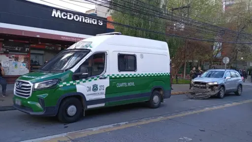 AHORA: Vehículo con daños moviliza procedimiento policial en calle Valdivia de Los Ángeles