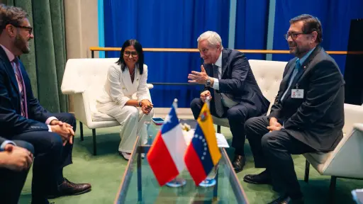 Presidente Kast y Delcy Rodríguez abordan situación de venezolanos y futuro de las relaciones entre Chile y Venezuela