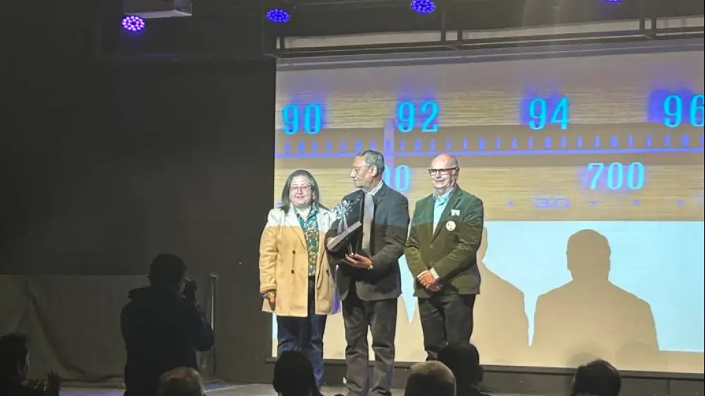 Ceremonia de homenaje Agrupación Gente de Radio  | La Tribuna