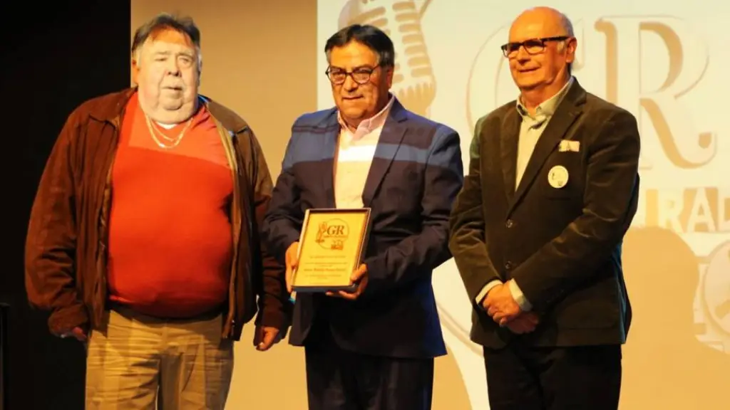 Ceremonia de homenaje Agrupación Gente de Radio  | La Tribuna