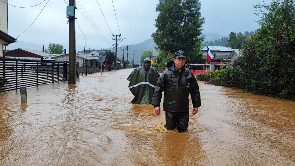 Temporal en el sur deja 405 damnificados y 772 viviendas afectadas, según Senapred. La Araucanía concentra los mayores impactos y miles de personas permanecen aisladas., @CarabBioBio