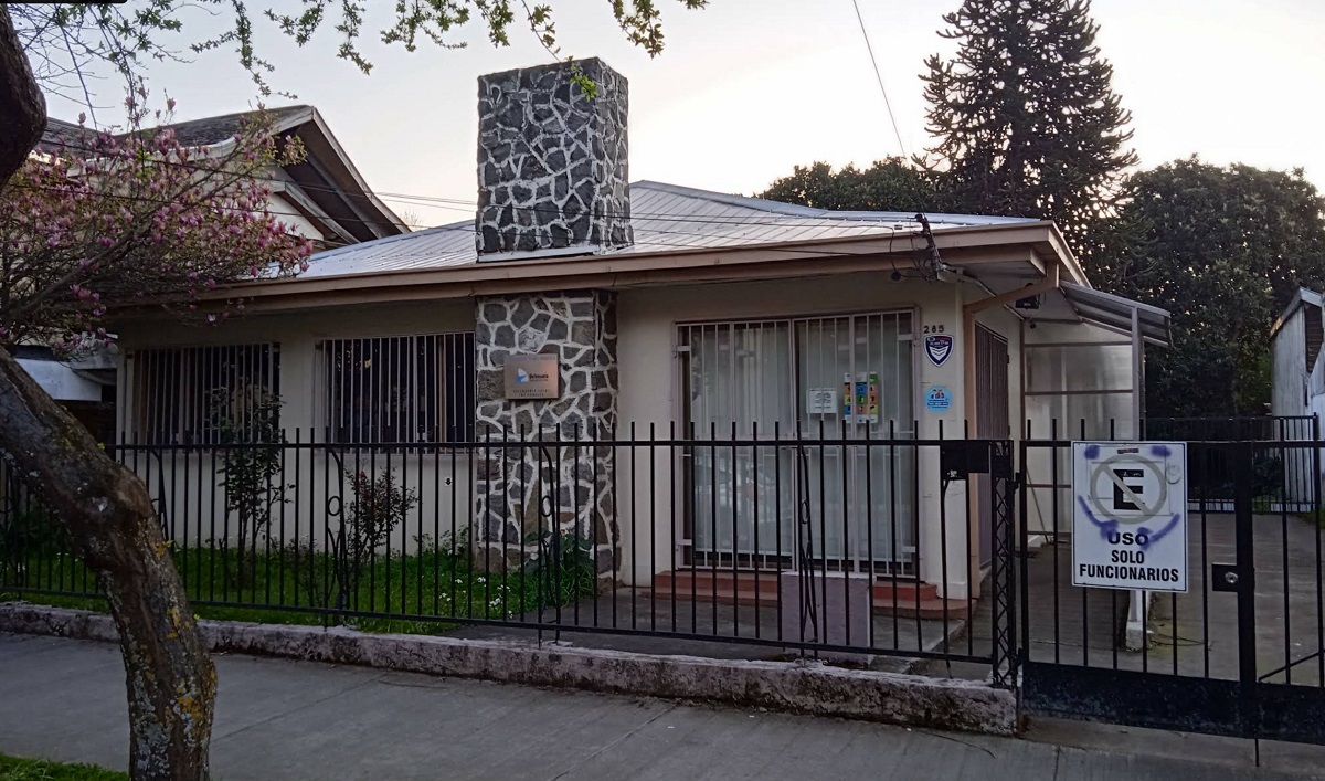 De acuerdo con la Defensoría Regional del Biobío, Marcela Ruiz Pacheco ejerce la jefatura local desde el 13 de junio de 2025. / Javier González (Google Maps)
