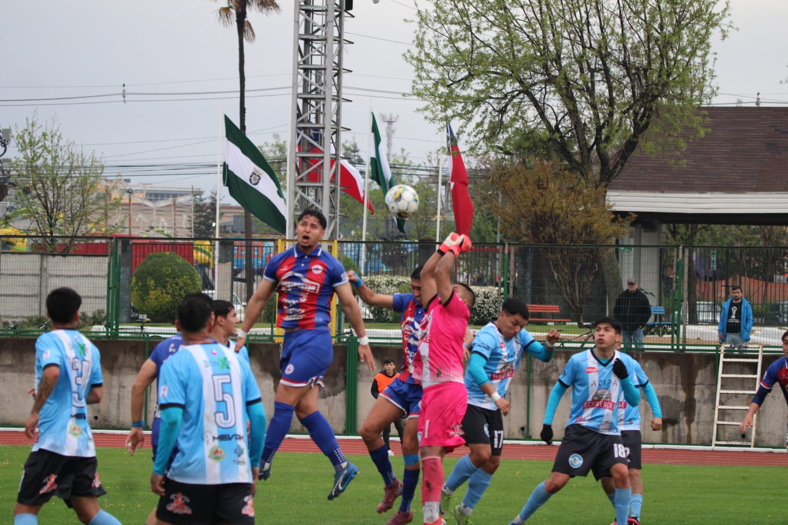 La Azulgrana derrotó por 3-1 a Municipal Paillaco en Los Ángeles, alcanzó los 44 puntos y desplazó a Fernández Vial al cuarto lugar / La Tribuna