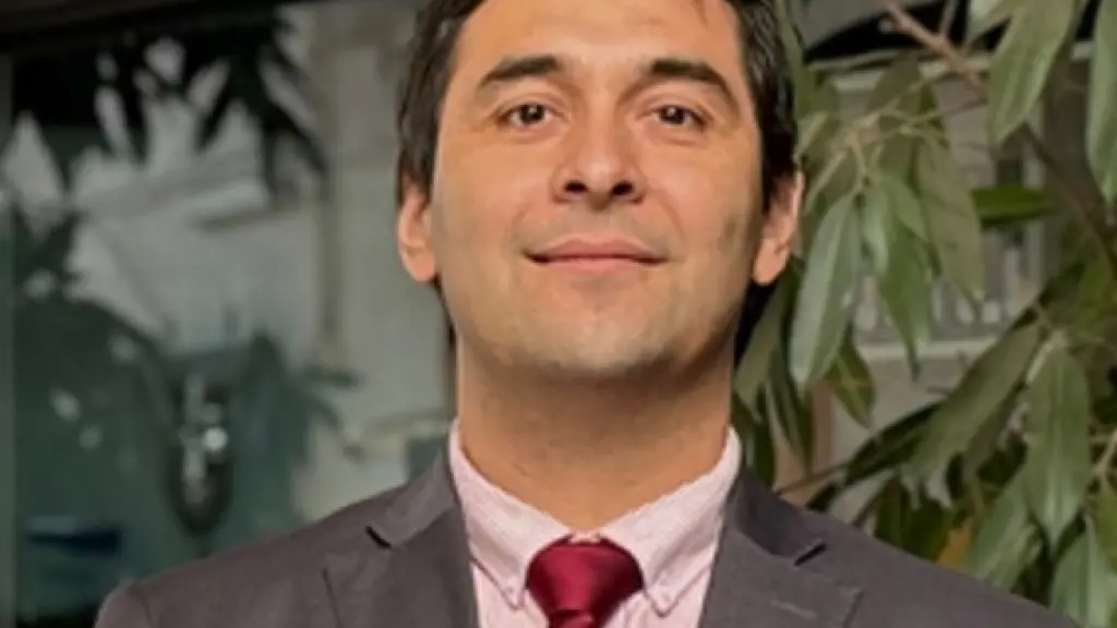 Alex Becerra, Cedida