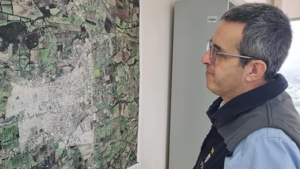 Mauricio Carrasco, asesor urbanista del municipio angelino explicó en extenso los detalles de la licitación para generar un nuevo Plan Regulador en la comuna de Los Ángeles., Diario La Tribuna