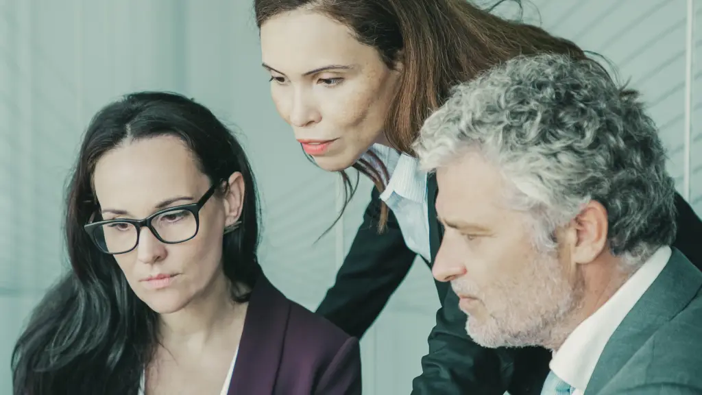 El informe establece que la presencia de mujeres en la dotación total de las organizaciones participantes descendió al 28,7%., Freepik