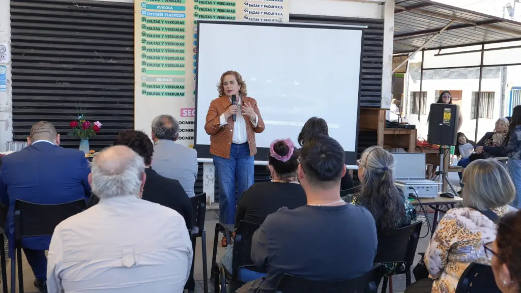 Laja avanza en la modernización de su Mercado Municipal: comerciantes conocen detalles de inversión de $1.200 millones | Municipalidad de Laja