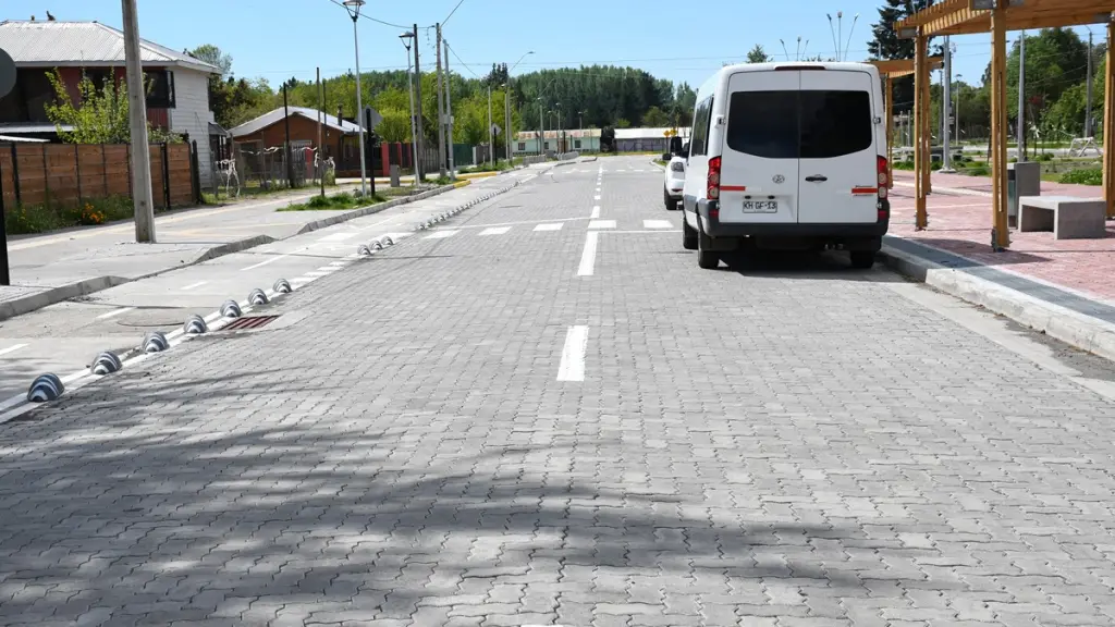 La vía se ubica a un costado del Liceo Andrés Alcázar, establecimiento que también tiene contemplada una renovación de su infraestructura., Municipalidad de Tucapel