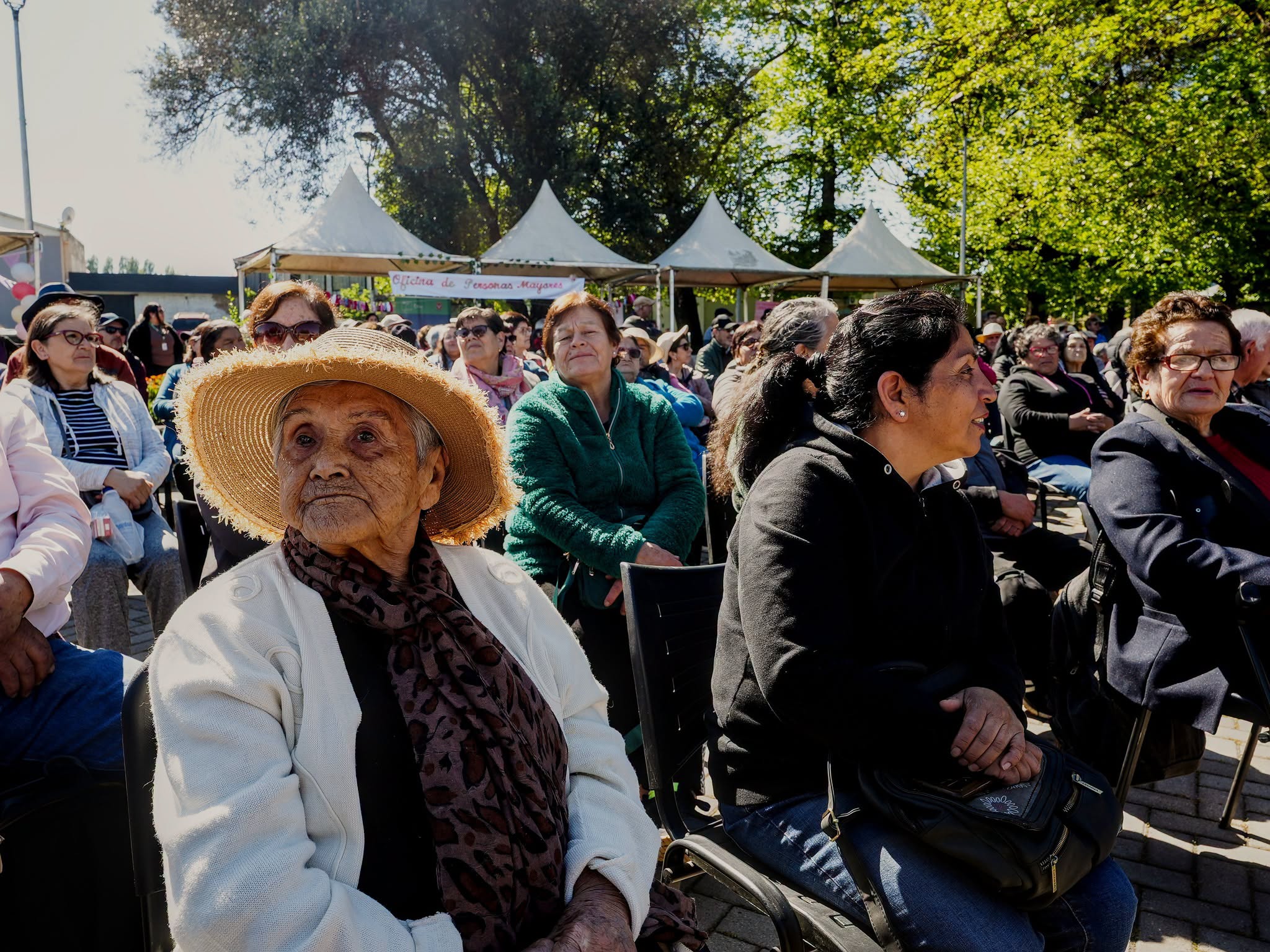 Representantes de organizaciones de adultos mayores agradecieron el apoyo del alcalde para mantener sus actividades durante todo el año. / Municipalidad de Laja