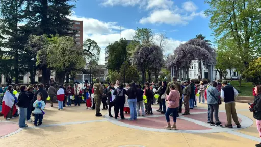 Uno nunca está preparado: viuda de carabinero fallecido en Quilleco habla durante marcha en Los Ángeles 